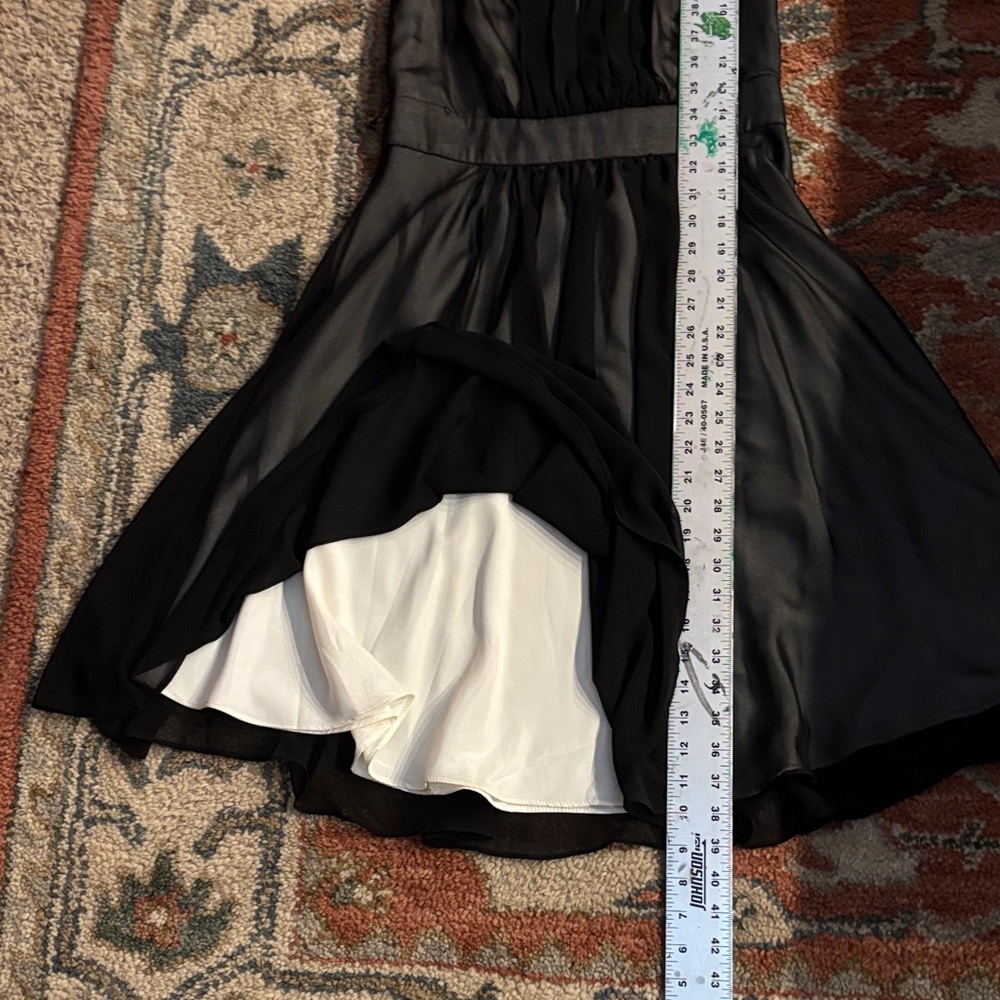 Elegant Black Midi Dress - Picture 7 of 8